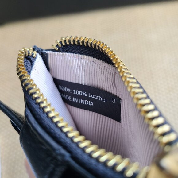NWT: Margo New York – 100% Leather Black - Betty Zip - Card Case - Picture 9 of 9